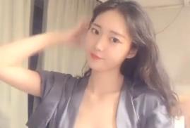 清纯小可爱私处水嫩诱人，娇嫩欲滴让人欲火焚身！